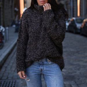 Blogger Sarah Lindner of The House of Sequins wearing free people shes all that sweater and levi's jeans