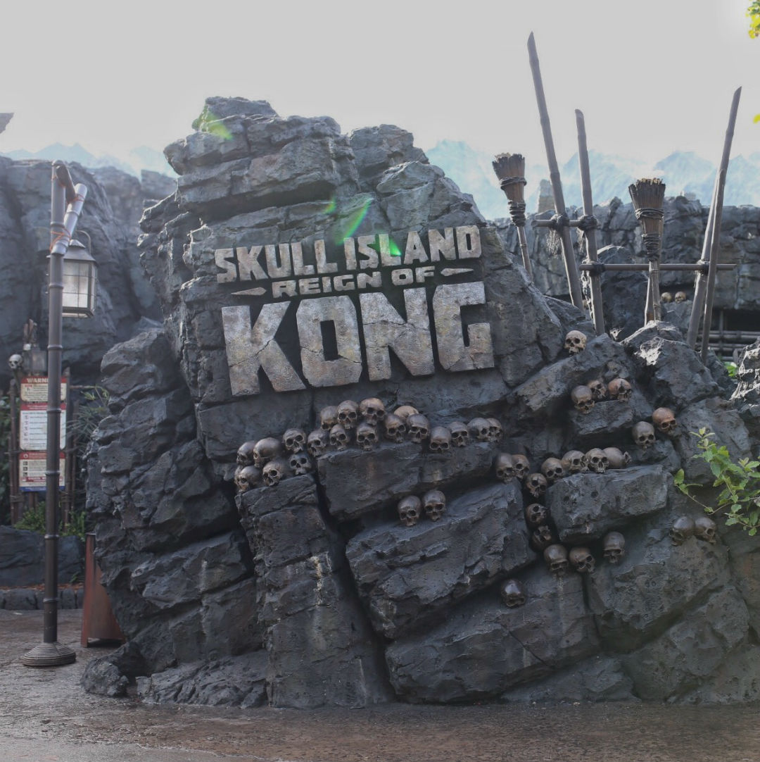 Blogger Sarah Lindner of The House of Sequins at Universal Orlando Skull Island Kong
