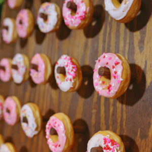 Blogger Sarah Lindner of The House of Sequins easy steps on how to build a DIY donut wall with Dunkin Donuts.