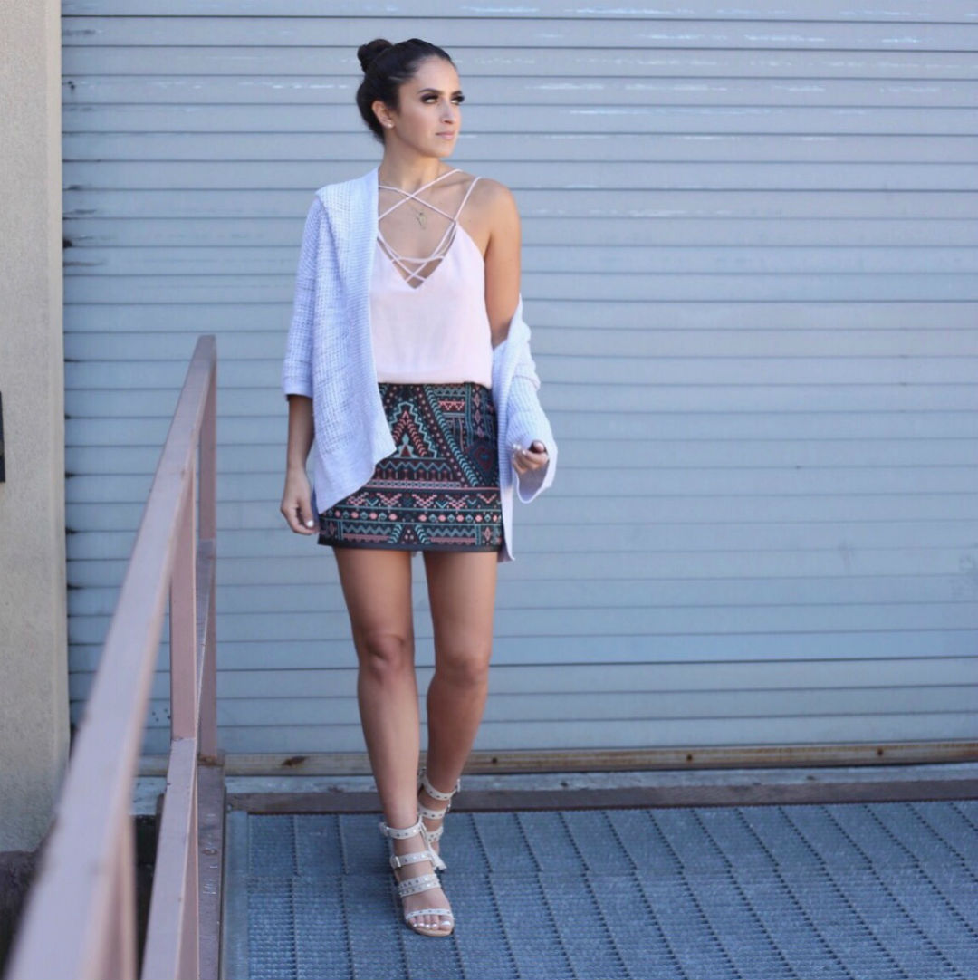 Blogger Sarah Lindner of The House of Sequins wearing express jacquard mini skirt. Your Life, Your Dress Code