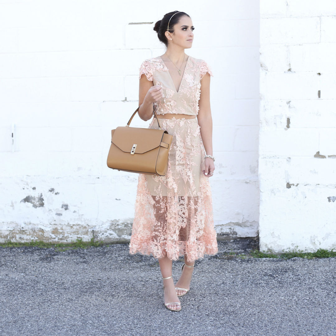 Blogger Sarah Lindner of The House of Sequins wearing dress the population maxi dress. What to wear to a summer wedding 2017
