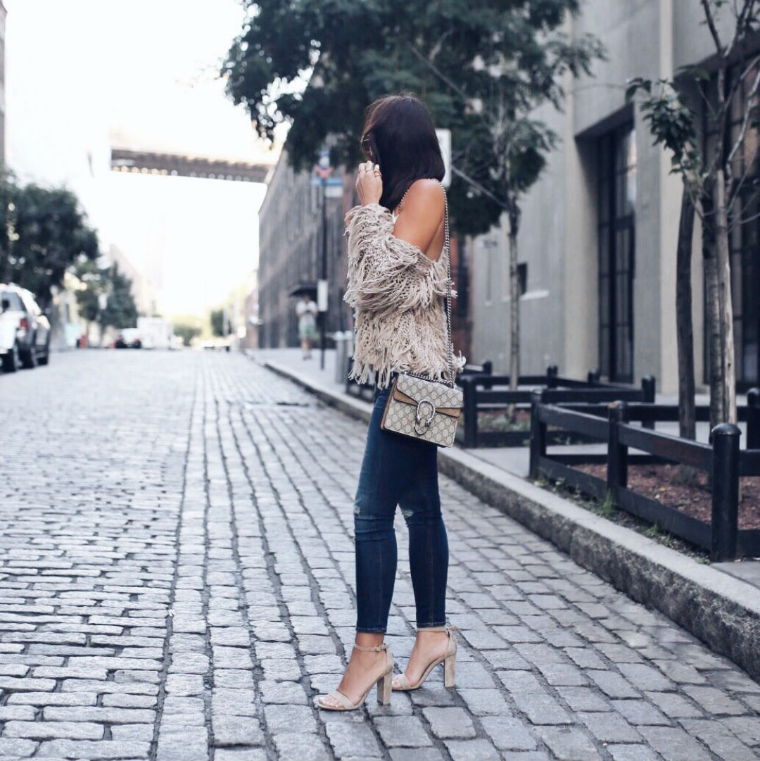 Blogger Sarah Lindner of The house of sequins wearing amuse society Chelsea Fringe Sweater, rag and bone skinny jeans and free people slinky tank 