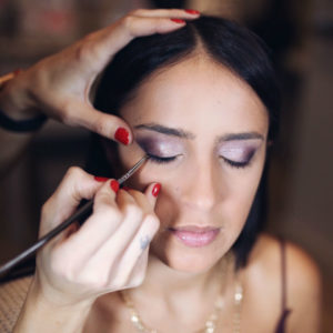 Blogger Sarah Lindner of The House of Sequins Holiday inspired make up for new years and christmas