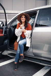 Blogger Sarah Lindner of The House of Sequins on what to wear pumpkin picking. Wearing Thermal Henley shirt by Socialite, STS Blue and are their Emma Ankle Skinny Jeans, Vince Camuto Small Niki Leather Tote and Sole Society Wide Brim Wool Hat
