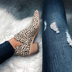 Blogger Sarah Lindner of The house of sequins wearing leopard Dolce Vita Sonni booties. Fall Leopard shoe round-up