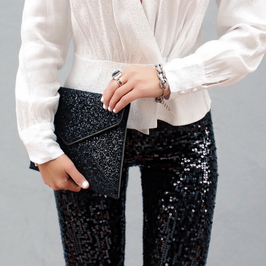 Blogger Sarah Lindner of The House of Sequins wearing High Waisted Velvet Sequin Leggings. What to wear for the holidays and New Years with express