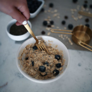 Blogger, Sarah Lindner of The House of Sequins overnight oats recipe