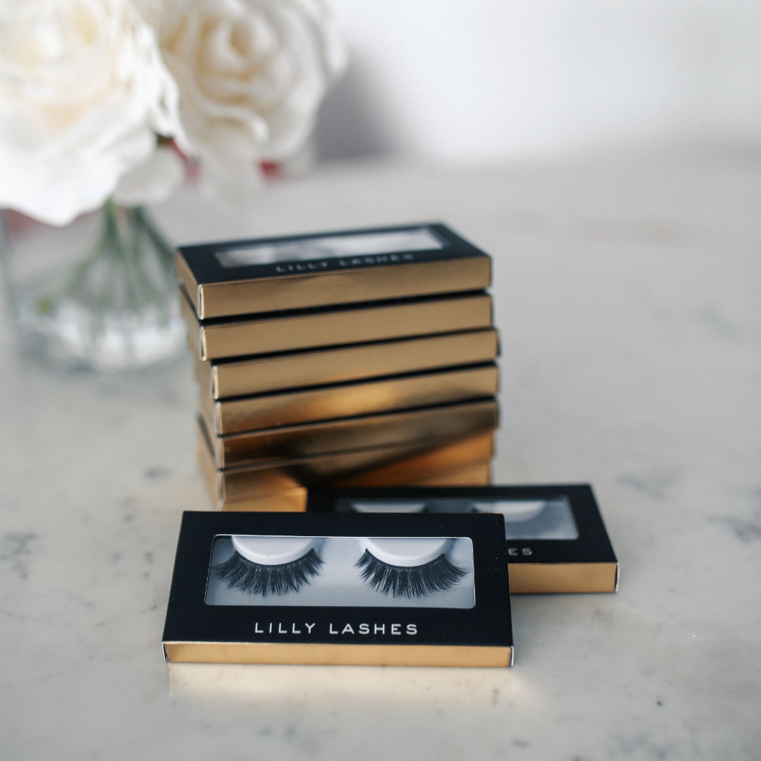 Blogger Sarah Lindner of The House of Sequins wearing Lilly Lashes