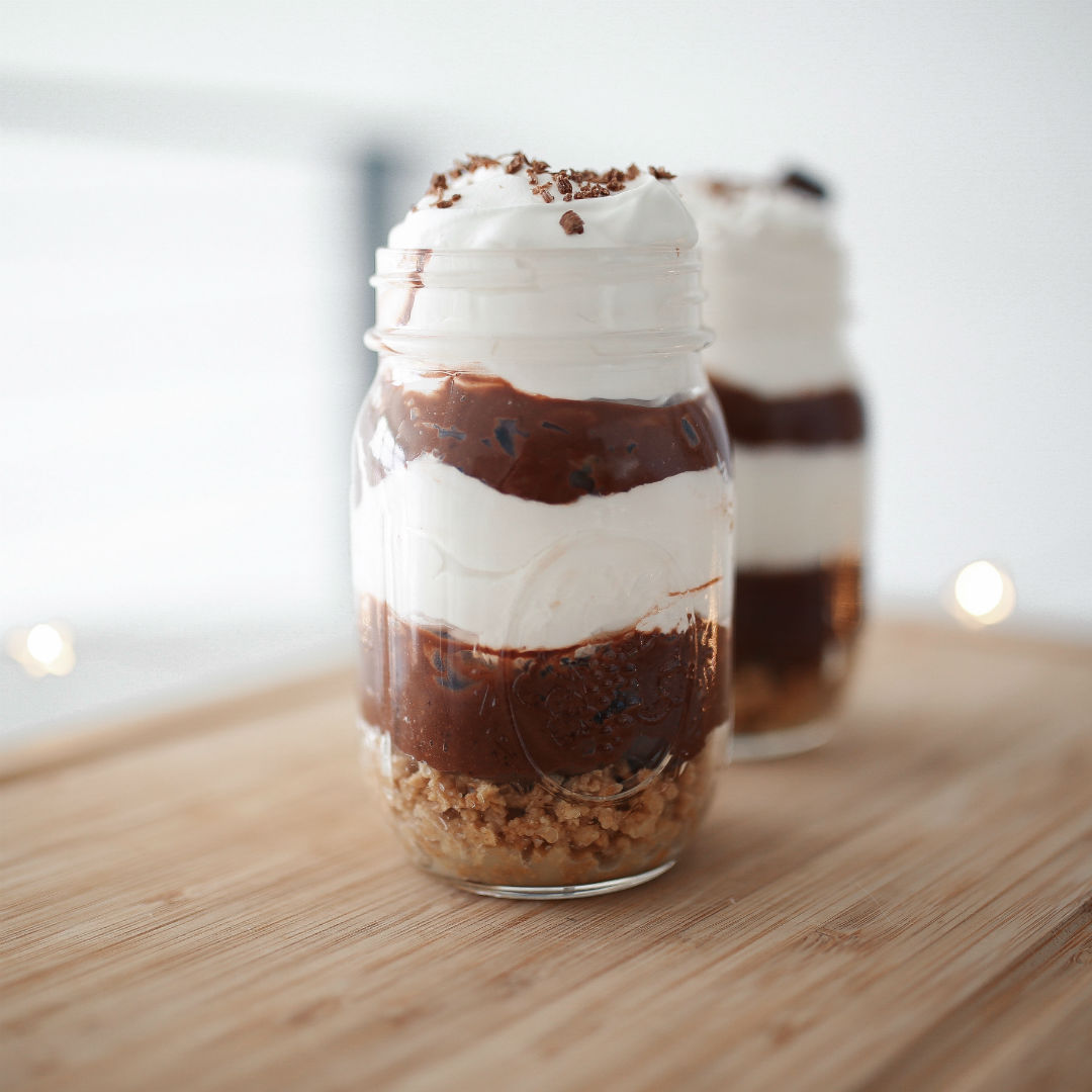 Blogger, Sarah Lindner of The House Of Sequins shares a mason jar dessert recipe
