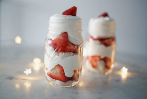Blogger, Sarah Lindner of The House Of Sequins shares a strawberry cake jar recipe