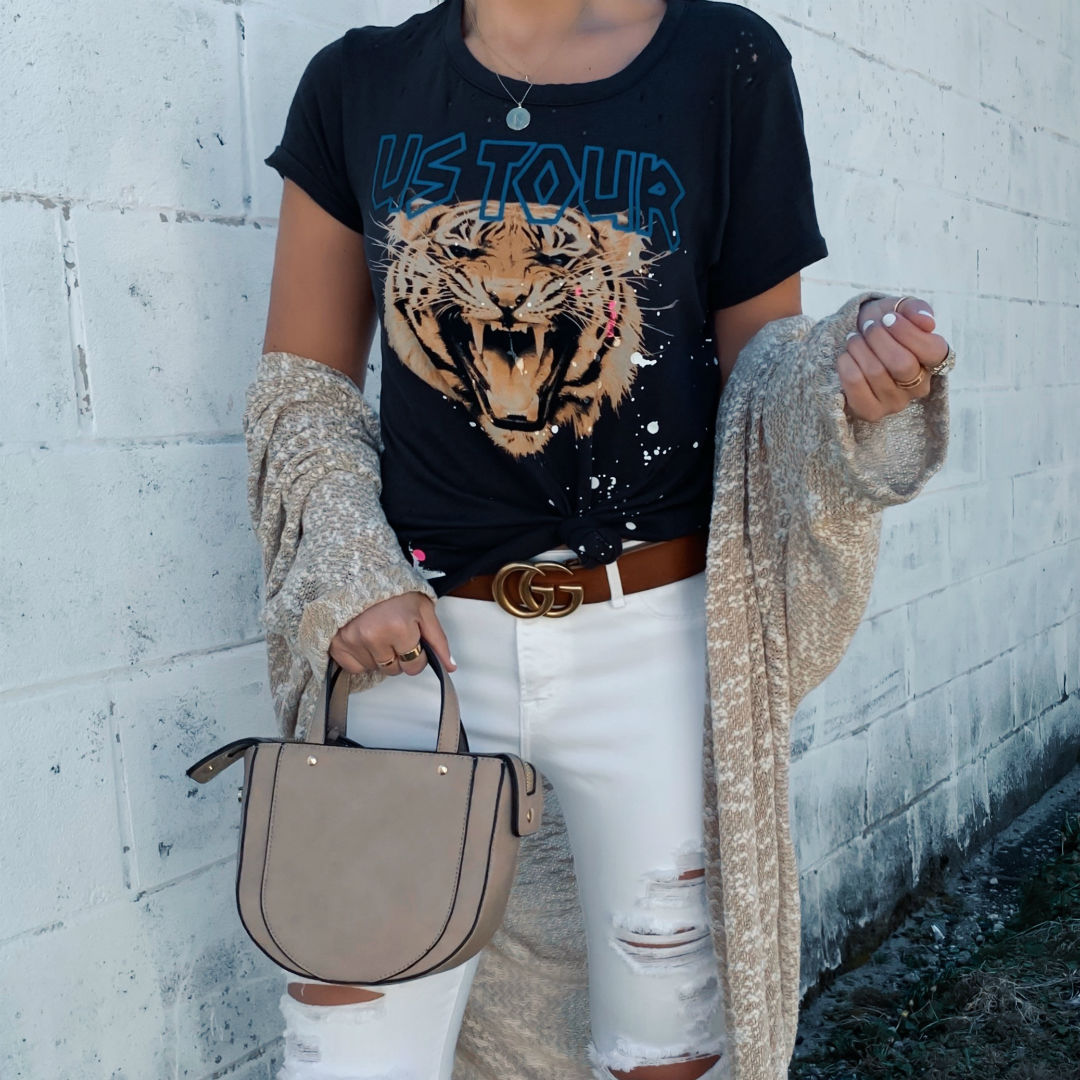 Blogger, Sarah Lindner of The House Of Sequins wearing Chaser