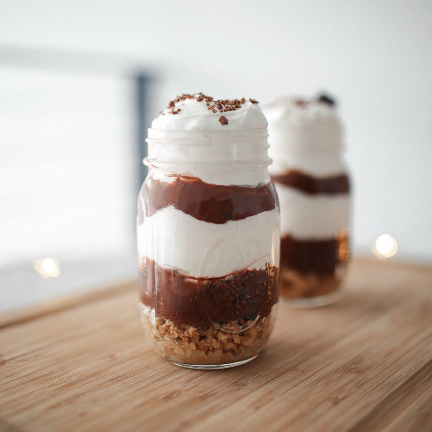 Blogger, Sarah Lindner of The House Of Sequins shares a mason jar dessert recipe