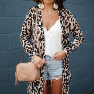 Blogger, Sarah Lindner of The House Of Sequins wearing Kendra Scott Jewelry