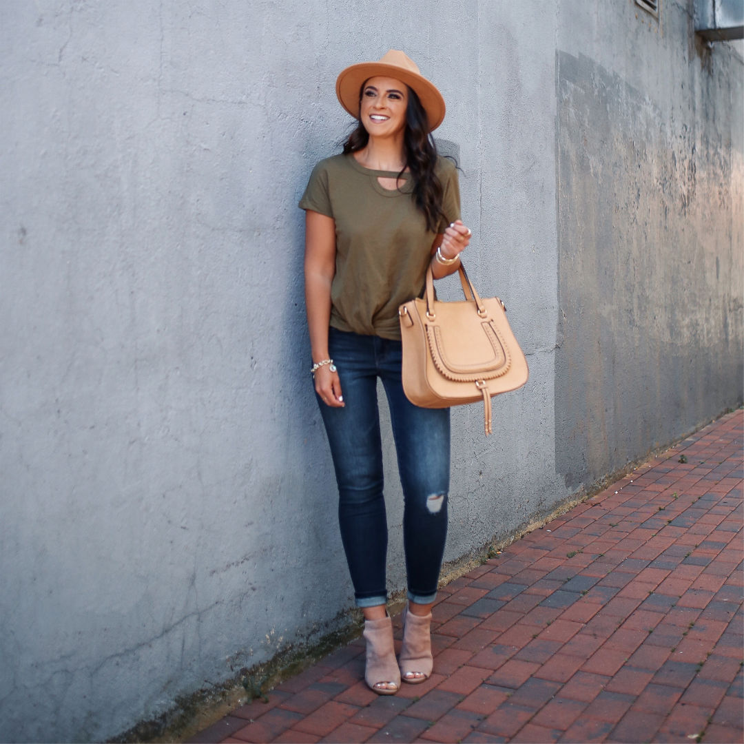 Blogger, Sarah Lindner of The House Of Sequins wearing Wit & Wisdom denim and t-shirt both on Nordstrom Anniversary Sale