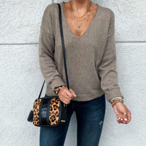 Blogger sarah Lindner of The House of sequins wearing a brown amazon sweater, gigi new york leopard crossbody bag and wit & wisdom jeans