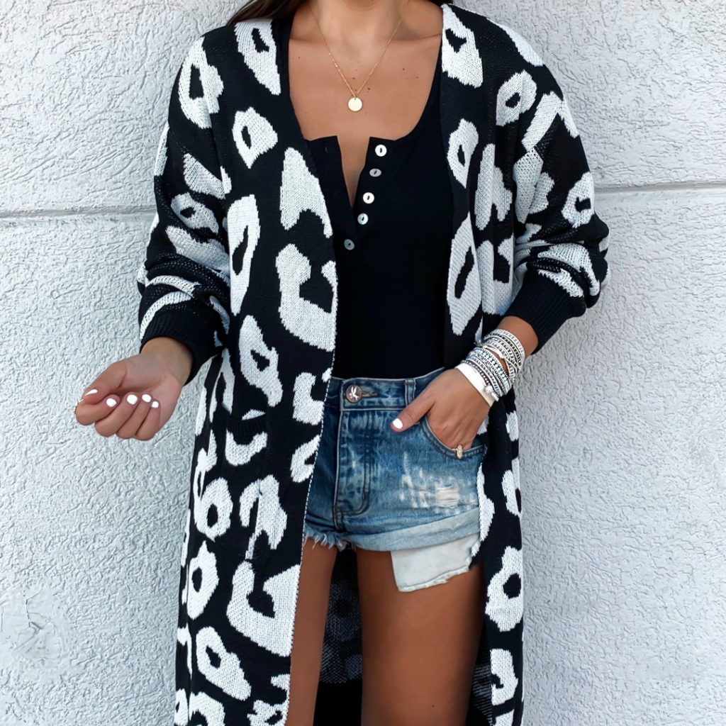 Blogger Sarah Lindner of The House of Sequins wearing ferbia women leopard cardigan