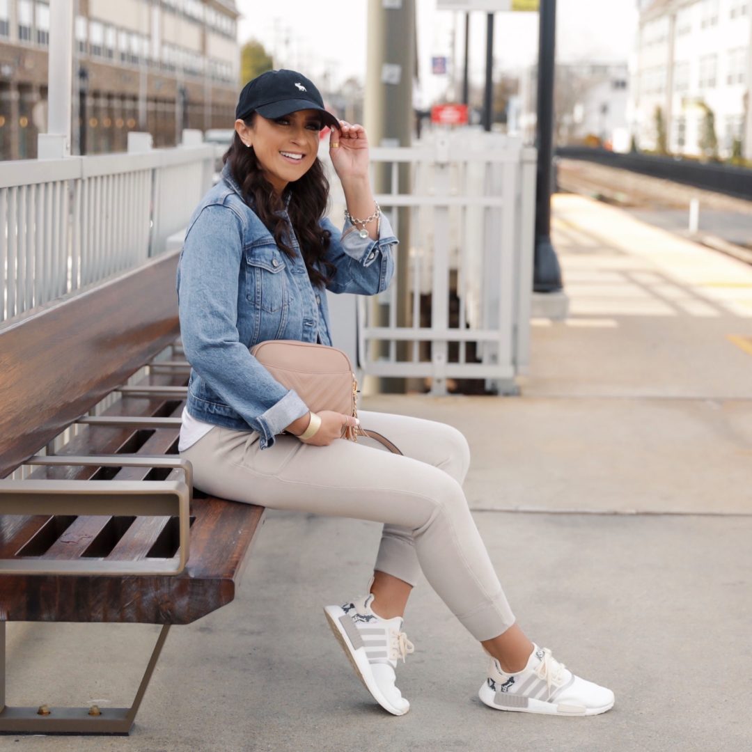 Blogger Sarah Lindner of The House of Sequins wearing OOTD with joggers from Abercrombie.