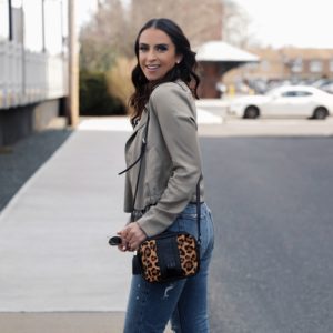 Blogger Sarah Lindner of The House of Sequins wearing OOTD with jeans from Abercrombie.