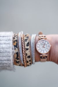 Blogger Sarah Lindner of The House of Sequins wearig leopard accessories from Amazon.