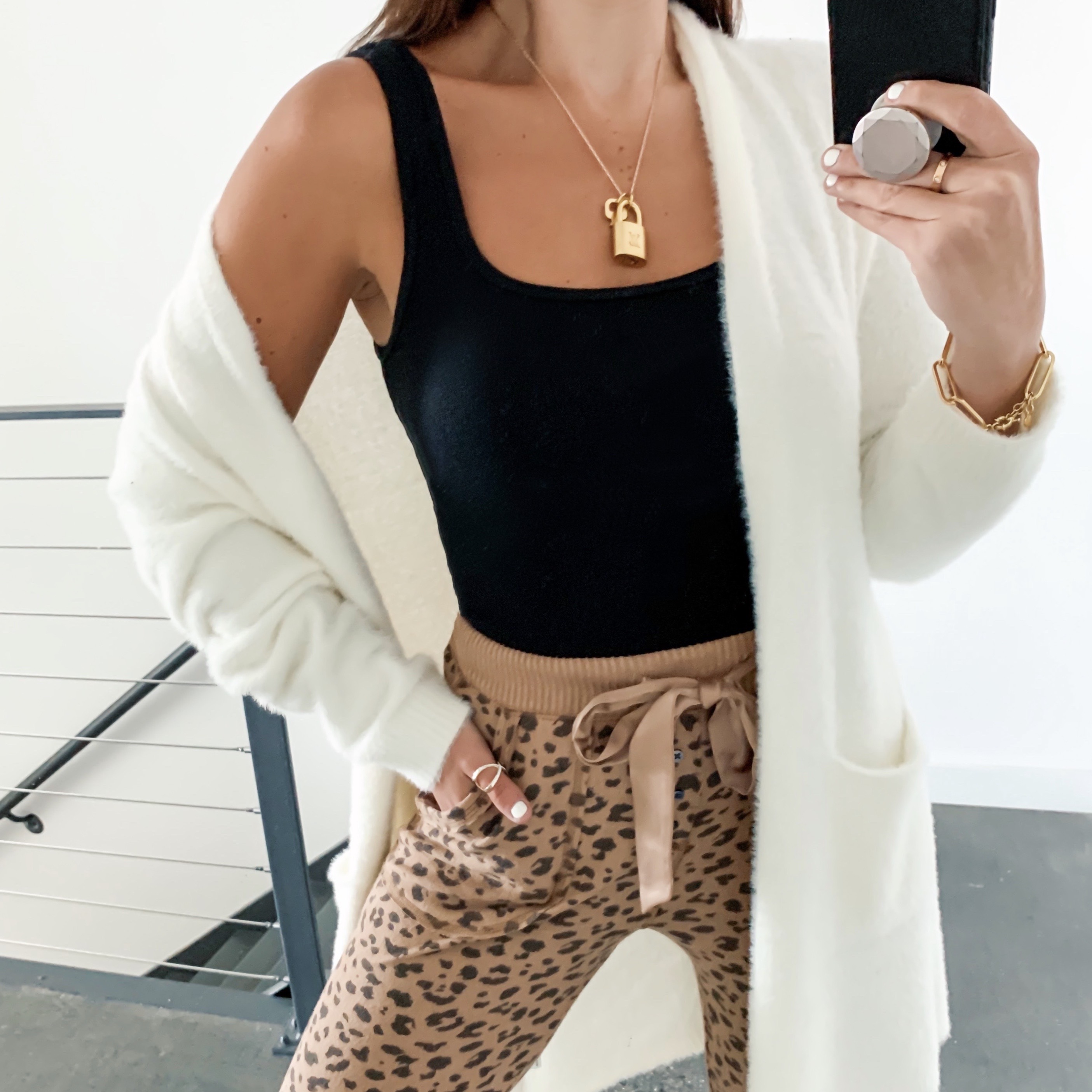 Blogger Sarah Lindner of The House of Sequins sharing cozy lounge wear from Abercrombie. 