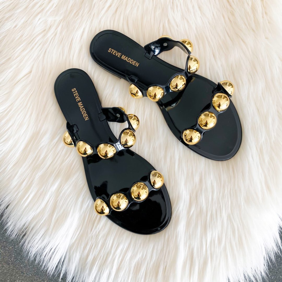Blogger Sarah Lindner of The House of Sequins sharing summer sandals and vacation looks. 