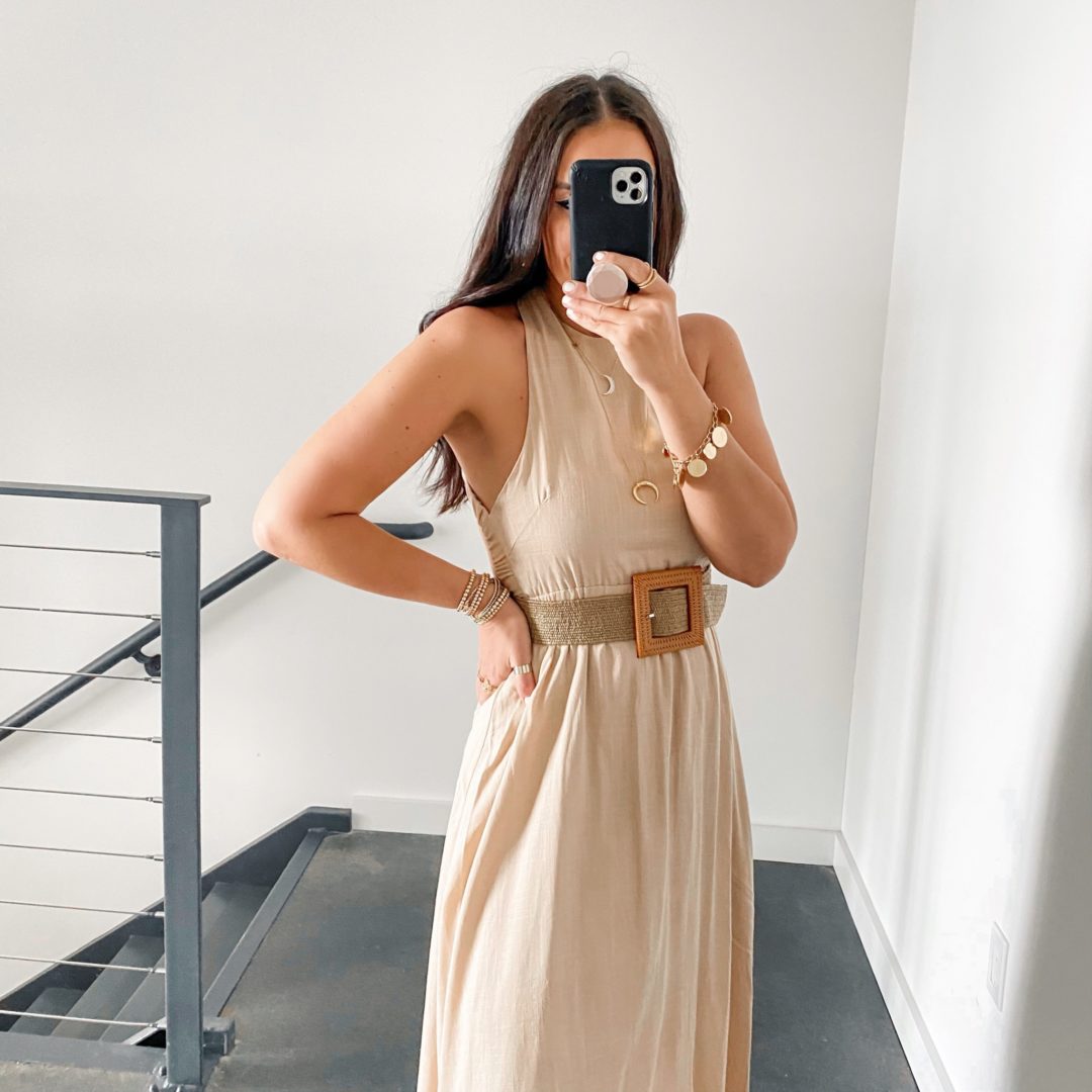 Blogger Sarah Lindner styling a spring dress from Forever 21. 