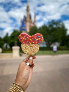 Blogger Sarah Lindner of The House of Sequins sharing Disney World Magic Kingdom travel guide..