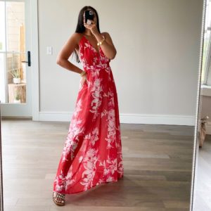 Blogger Sarah Lindner of The House of Sequins styling Amazon Fashion summer looks.
