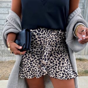 Blogger Sarah Lindner of The Houe of Sequins sharing fall Fashion favorites.