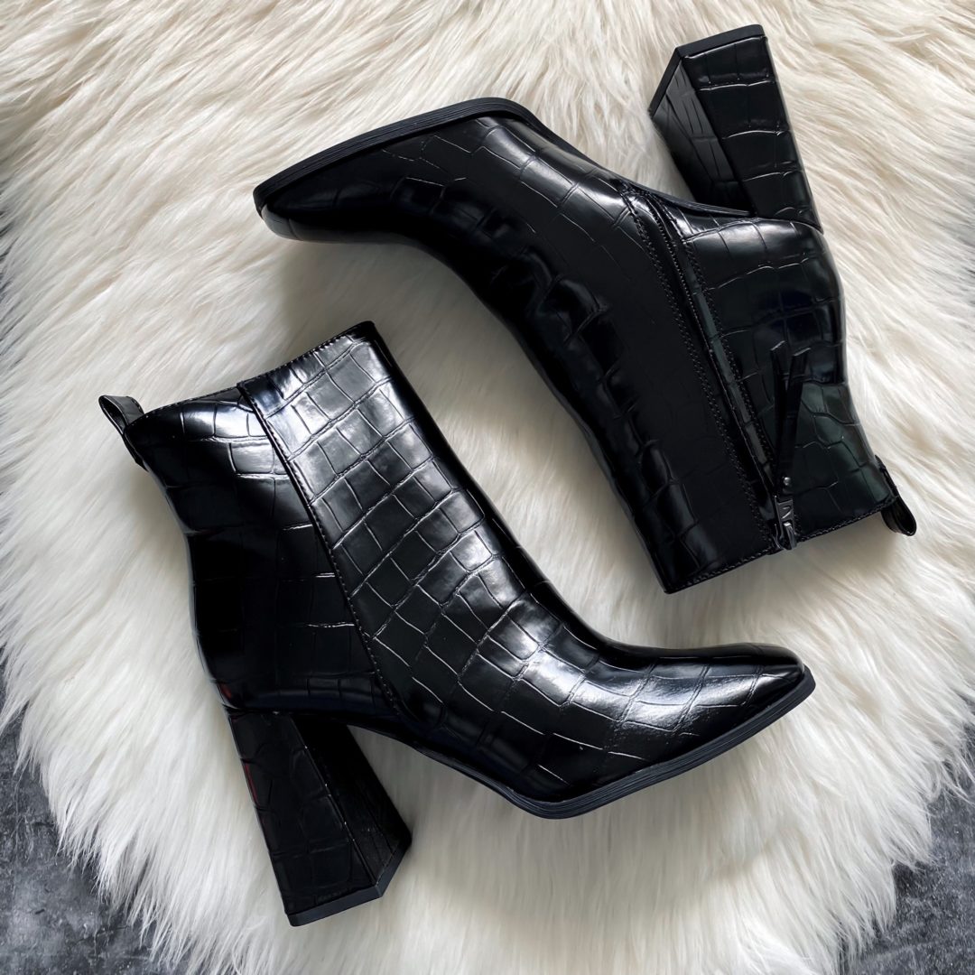 Blogger Sarah Lindner of The House of Sequins sharing Fall boots.