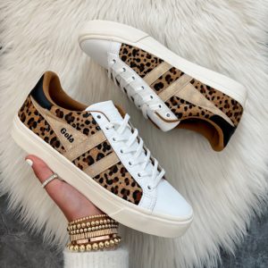 Blogger Sarah Lindner of The House of Sequins sharing Amazon Fashion leopard sneakers.
