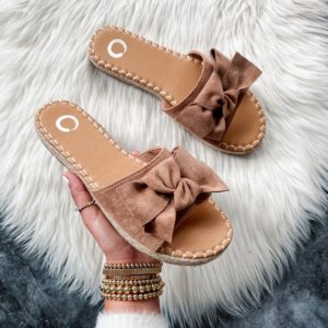 Blogger Sarah Lindner of The House of Sequins sharing spring sandals from Walmart Fashion.