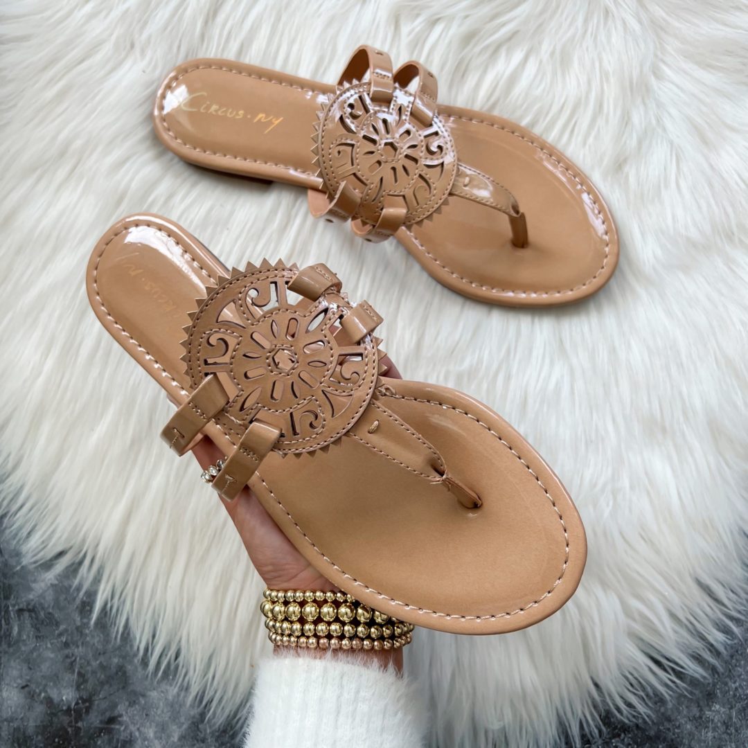 Blogger Sarah Lindner of The House of Sequins sharing summer sandals from Walmart Fashion.