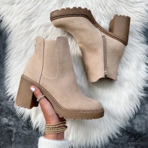Blogger Sarah Lindner of The House of Sequins sharing Walmart Fashion fall boots.