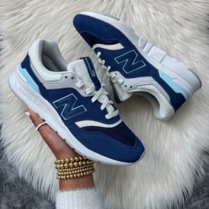 Blogger Sarah Lindner of The Huse of Sequins sharing New Balance Sneakers.