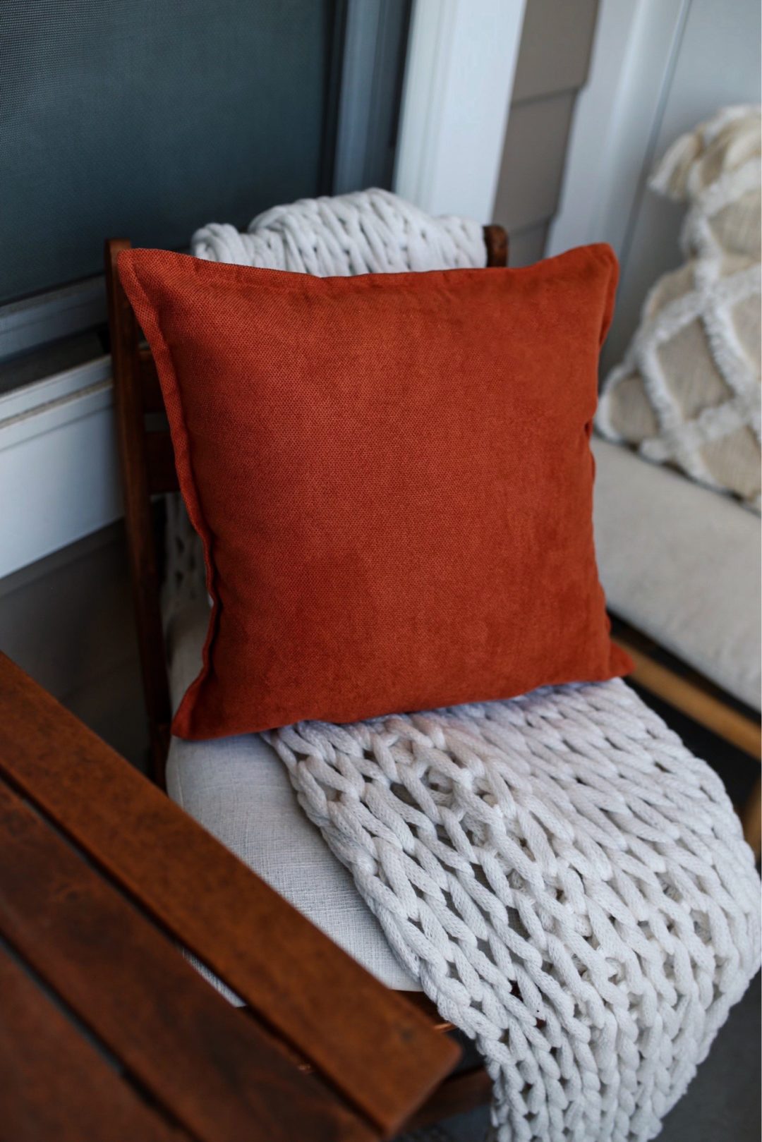 Blogger Sarah Lindner of The House of Sequins sharing Walmart Home Fall Decor. 