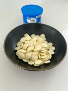 Blogger Sarah Lindner of The House of Sequins sharing shamrock marshmallow treats.