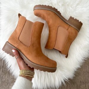 Blogger Sarah Lindner of The House of Sequins sharing Fall boots and shoes from Target.
